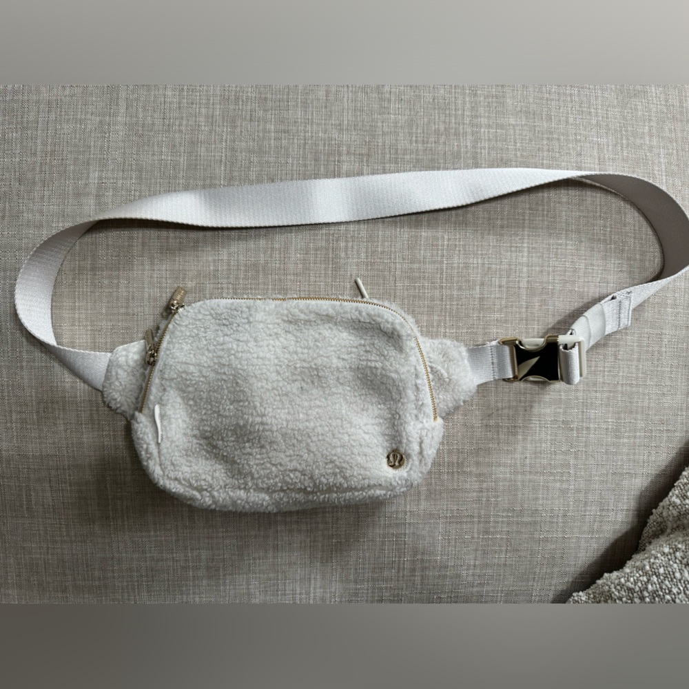 Lululemon 2L Fleece Bag - White Opal/Gold